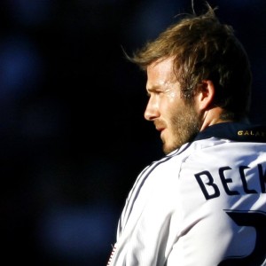 爱游戏体育账号注册-全球观众热衷：篮球传奇巨星英姿飒爽，篮球观众喊的是什么