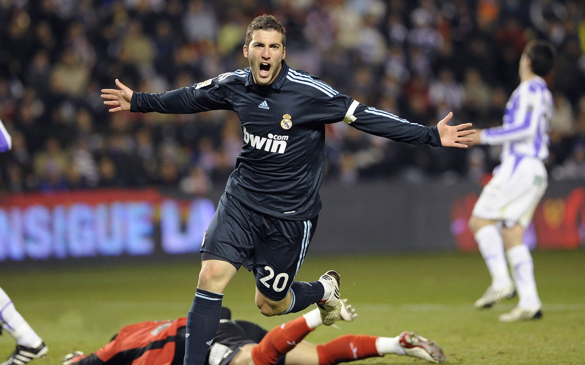 _快船队战术多样，迎难而上获胜利_，快船队都有谁