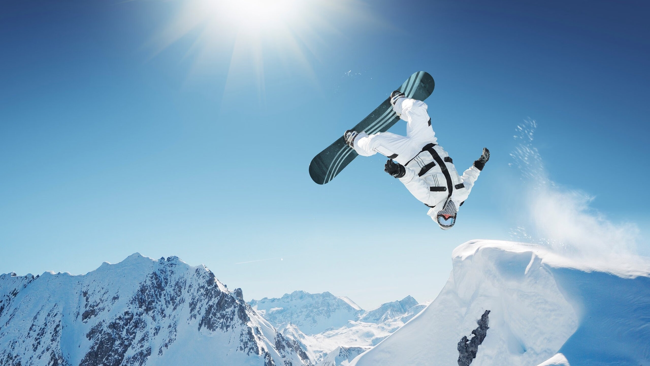 “冰雪奇迹：北极圈最激烈的雪地赛段揭秘”，冰雪奇缘特别篇 北极之光 在线观看