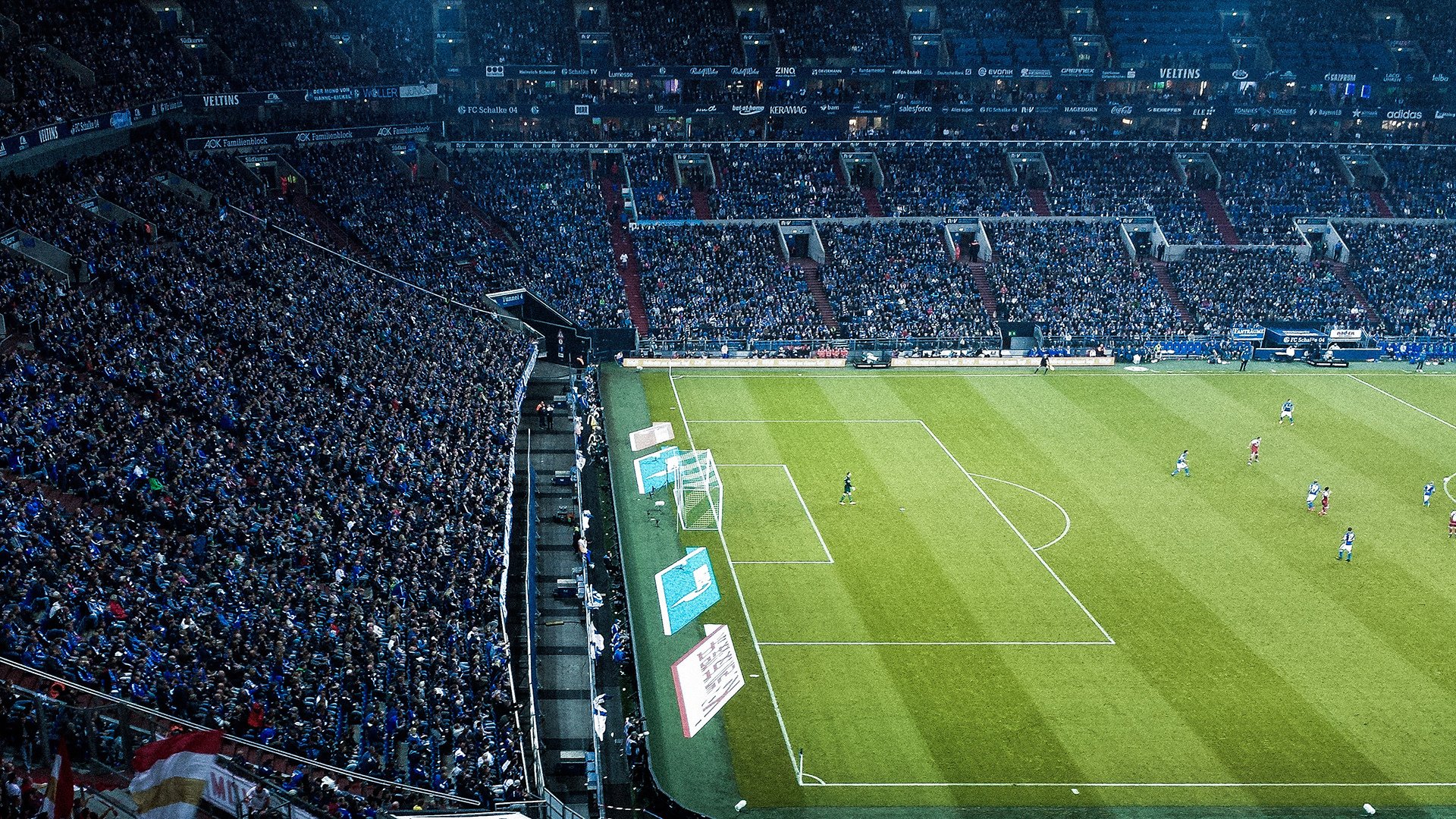 上海海港球员参加国家队比赛,加盟上海海港球员