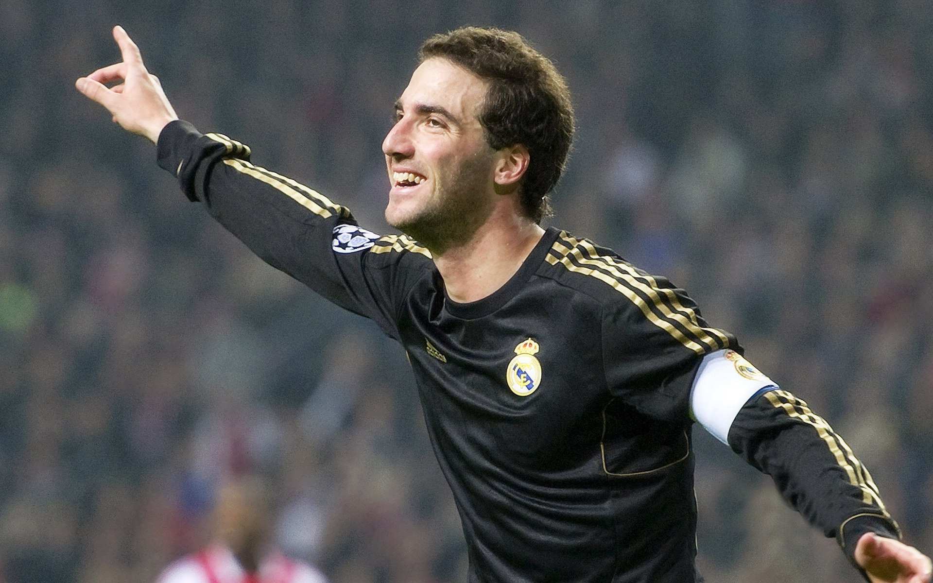 传奇教练的“战术思想”深度解读:从战术大师到文化领袖,足球教练战术大师